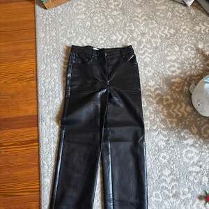 Aritzia Wilfred Women's Size 0 Melina Vegan Faux Leather Pant Black